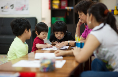 Teachers teaching toddlers